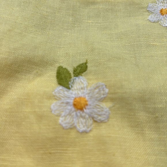 Cropped Yellow Daisy Tank Top - Picture 2 of 8